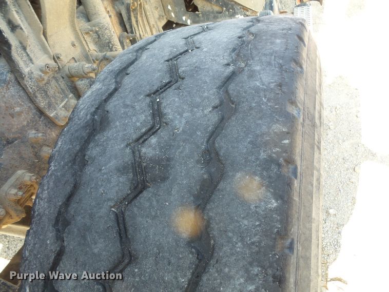 image for item FM9680 2002 Volvo VHD ready mix truck