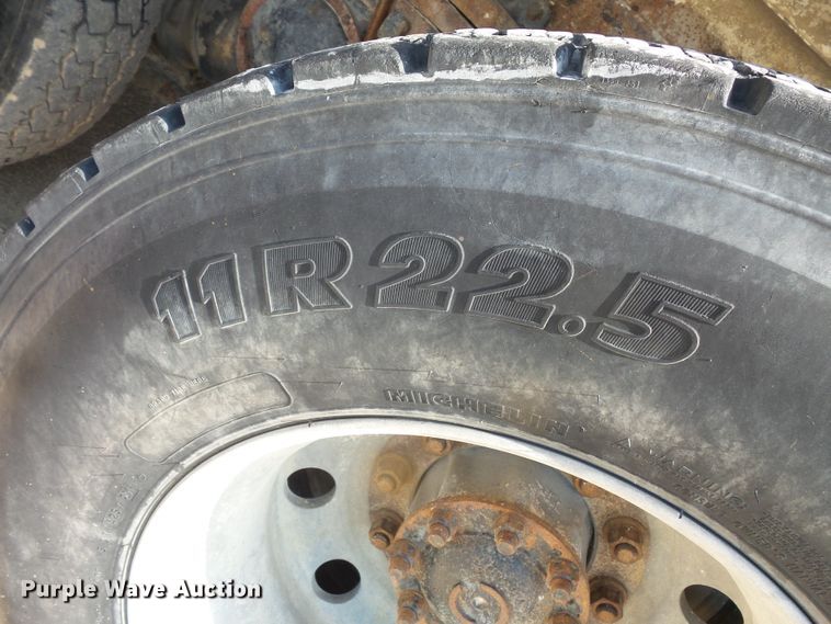 image for item FM9680 2002 Volvo VHD ready mix truck