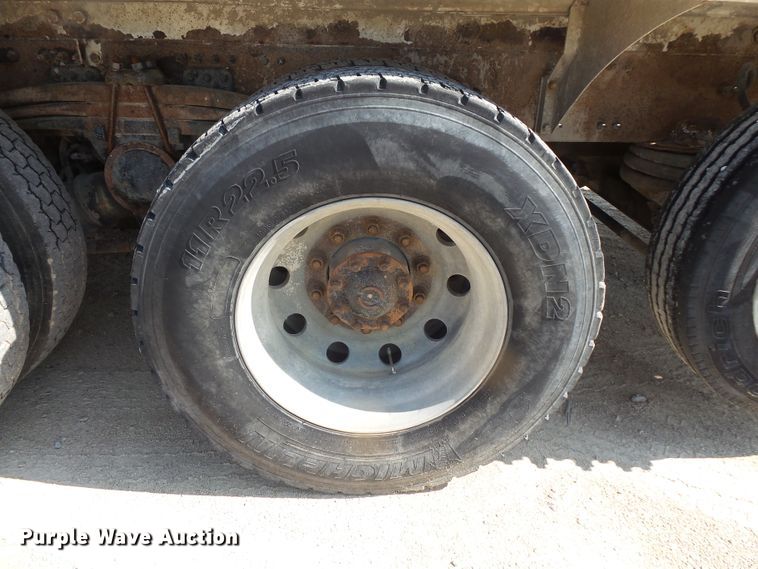 image for item FM9680 2002 Volvo VHD ready mix truck