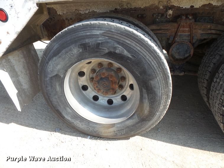 image for item FM9680 2002 Volvo VHD ready mix truck