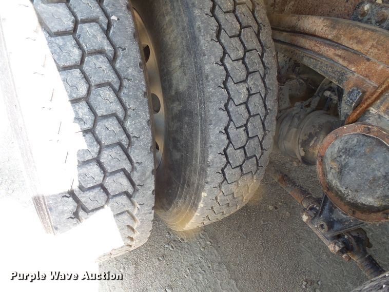 image for item FM9680 2002 Volvo VHD ready mix truck