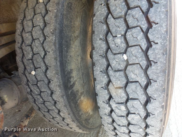 image for item FM9680 2002 Volvo VHD ready mix truck