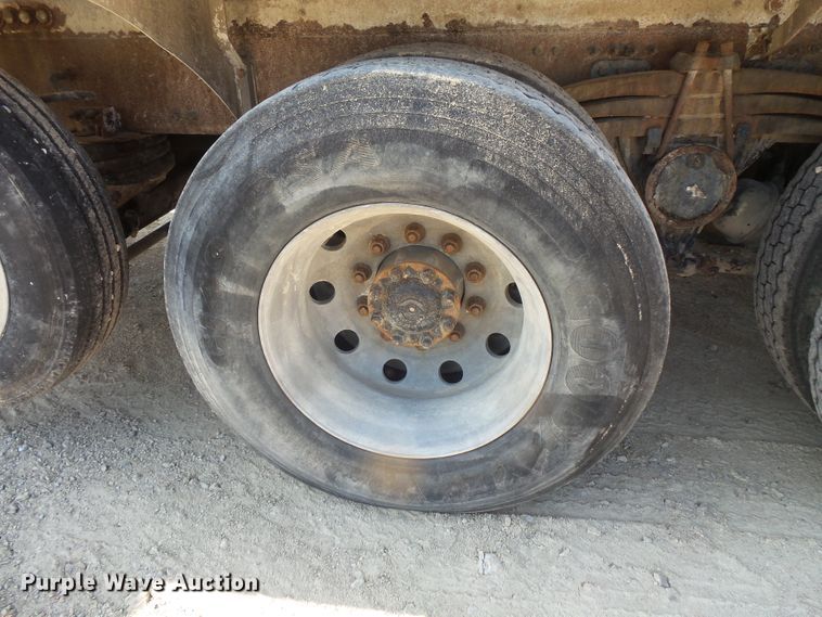 image for item FM9680 2002 Volvo VHD ready mix truck