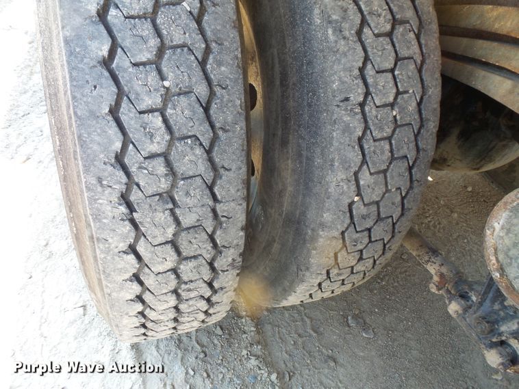 image for item FM9680 2002 Volvo VHD ready mix truck