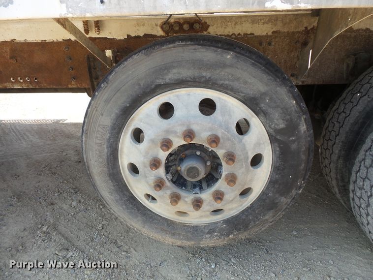 image for item FM9680 2002 Volvo VHD ready mix truck