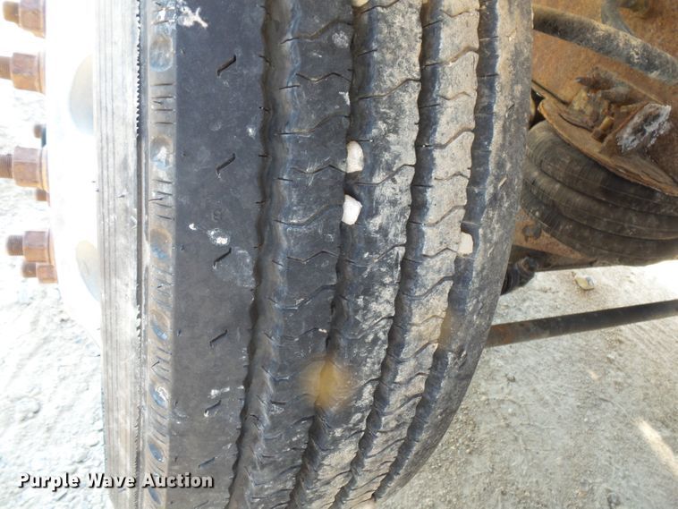 image for item FM9680 2002 Volvo VHD ready mix truck