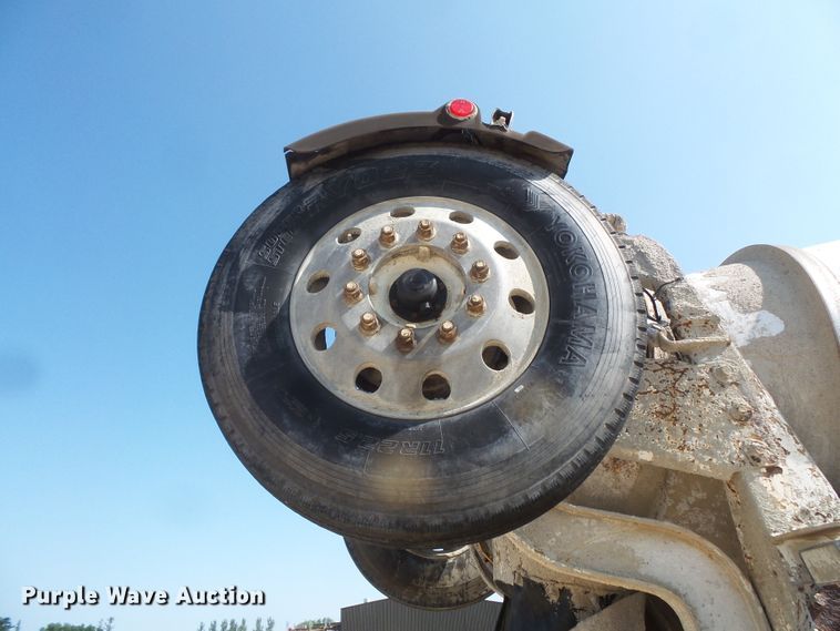 image for item FM9680 2002 Volvo VHD ready mix truck