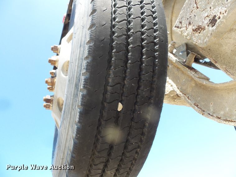 image for item FM9680 2002 Volvo VHD ready mix truck