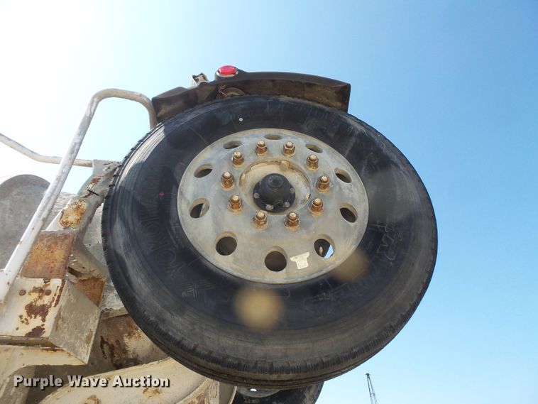 image for item FM9680 2002 Volvo VHD ready mix truck