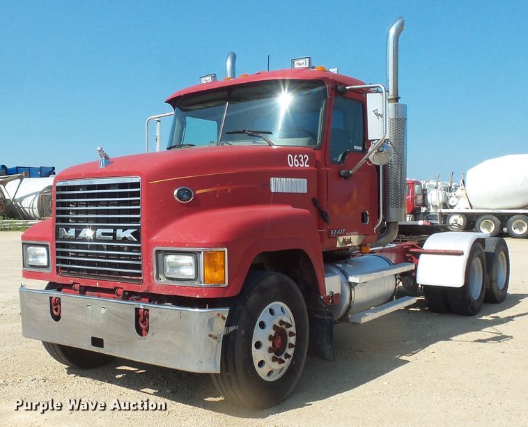 image for item FM9681 2006 Mack CHN613 semi truck