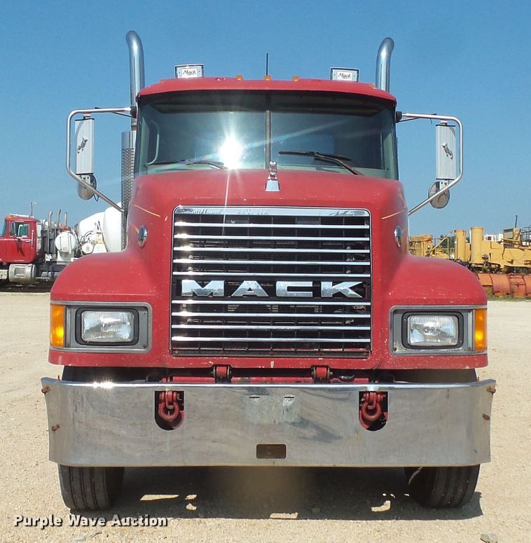 image for item FM9681 2006 Mack CHN613 semi truck
