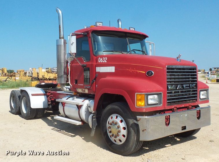 image for item FM9681 2006 Mack CHN613 semi truck