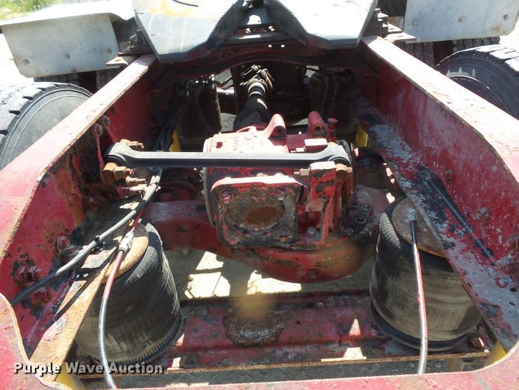 image for item FM9681 2006 Mack CHN613 semi truck