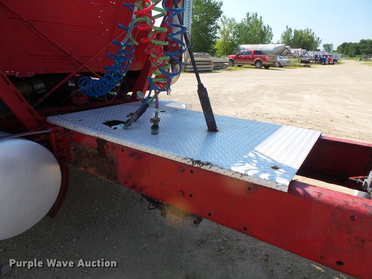 image for item FM9681 2006 Mack CHN613 semi truck