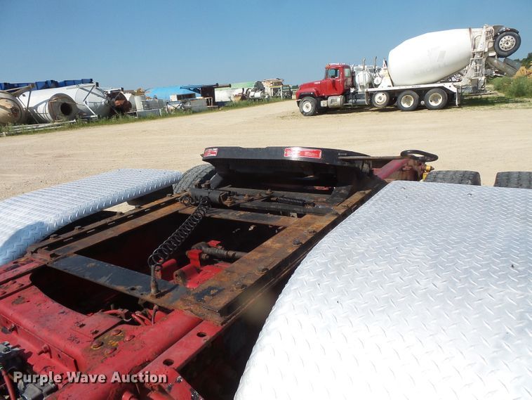 image for item FM9681 2006 Mack CHN613 semi truck