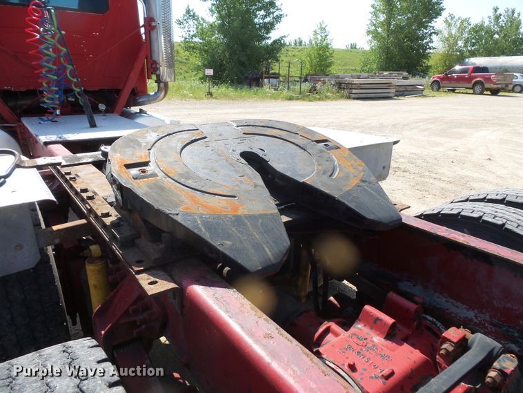 image for item FM9681 2006 Mack CHN613 semi truck