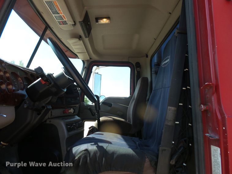 image for item FM9681 2006 Mack CHN613 semi truck