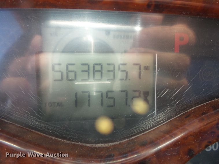 image for item FM9681 2006 Mack CHN613 semi truck