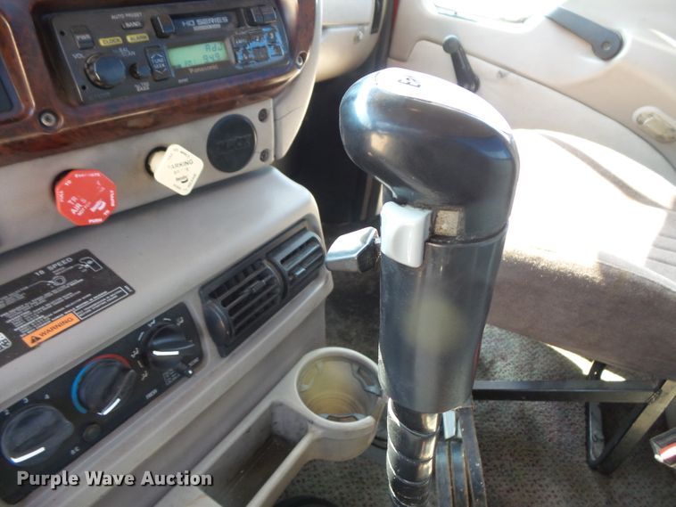 image for item FM9681 2006 Mack CHN613 semi truck