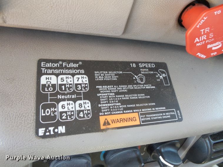 image for item FM9681 2006 Mack CHN613 semi truck