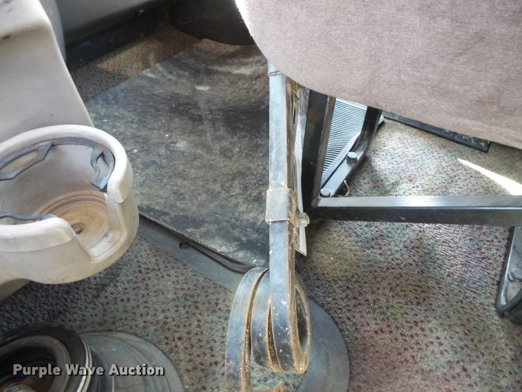 image for item FM9681 2006 Mack CHN613 semi truck