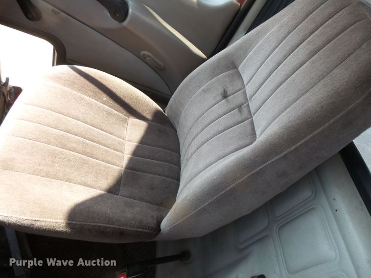 image for item FM9681 2006 Mack CHN613 semi truck