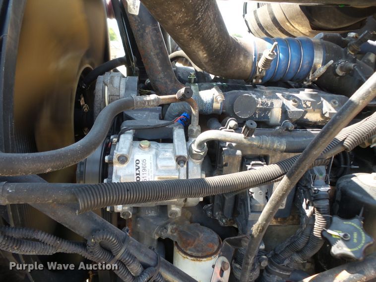 image for item FM9681 2006 Mack CHN613 semi truck