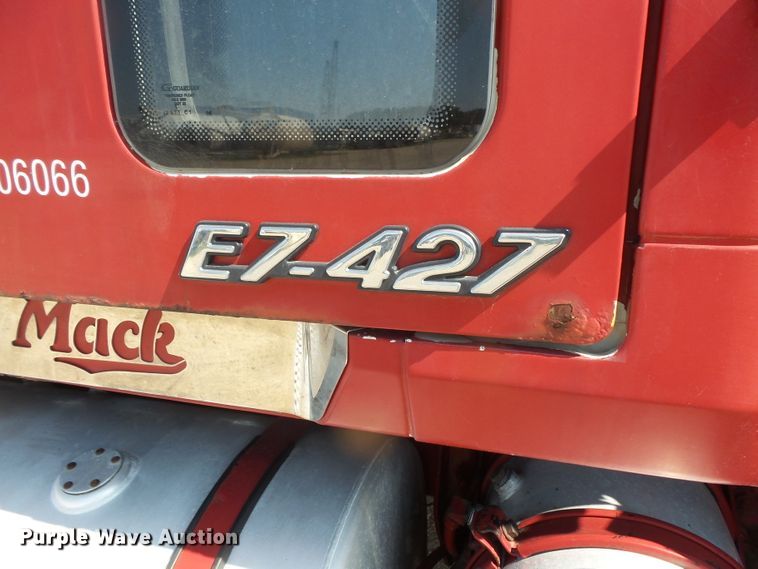 image for item FM9681 2006 Mack CHN613 semi truck