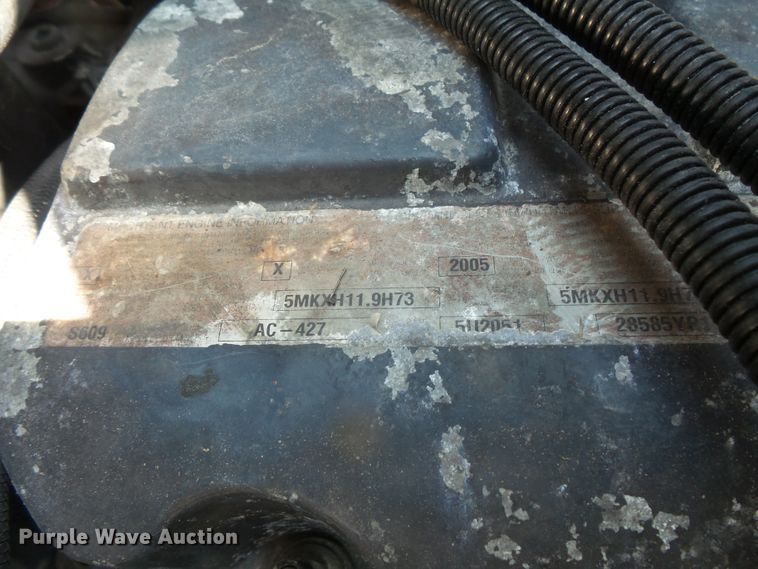 image for item FM9681 2006 Mack CHN613 semi truck