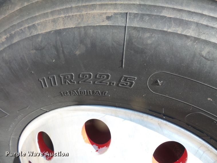 image for item FM9681 2006 Mack CHN613 semi truck