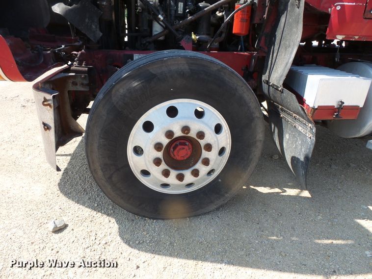 image for item FM9681 2006 Mack CHN613 semi truck