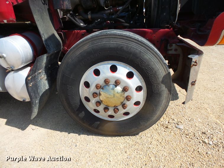 image for item FM9681 2006 Mack CHN613 semi truck