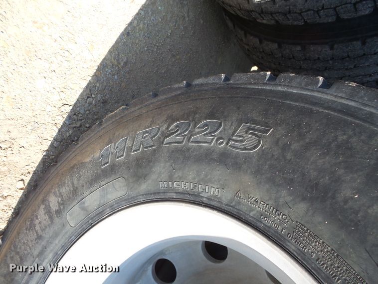 image for item FM9681 2006 Mack CHN613 semi truck