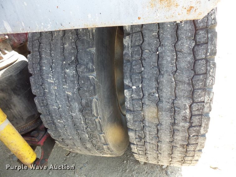 image for item FM9681 2006 Mack CHN613 semi truck