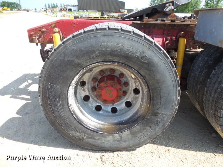 image for item FM9681 2006 Mack CHN613 semi truck