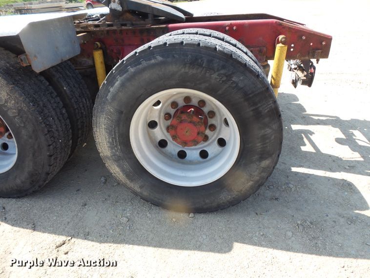 image for item FM9681 2006 Mack CHN613 semi truck