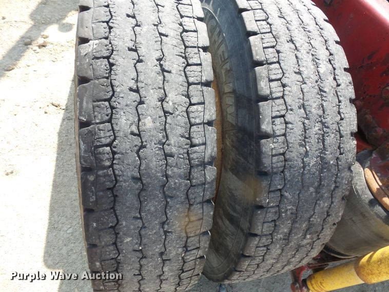 image for item FM9681 2006 Mack CHN613 semi truck