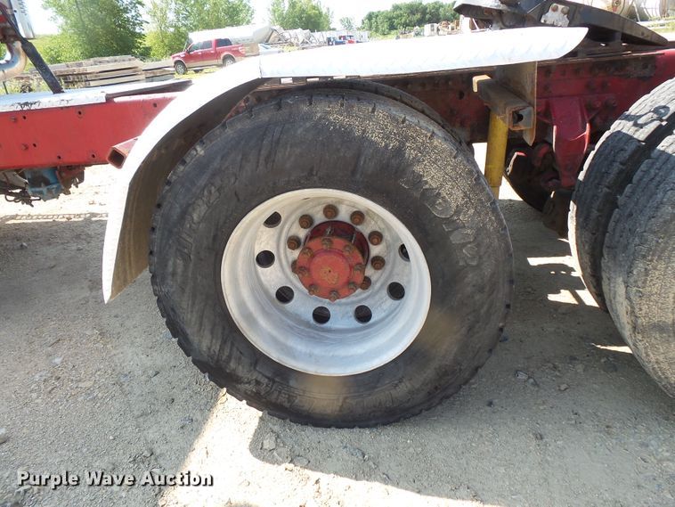 image for item FM9681 2006 Mack CHN613 semi truck