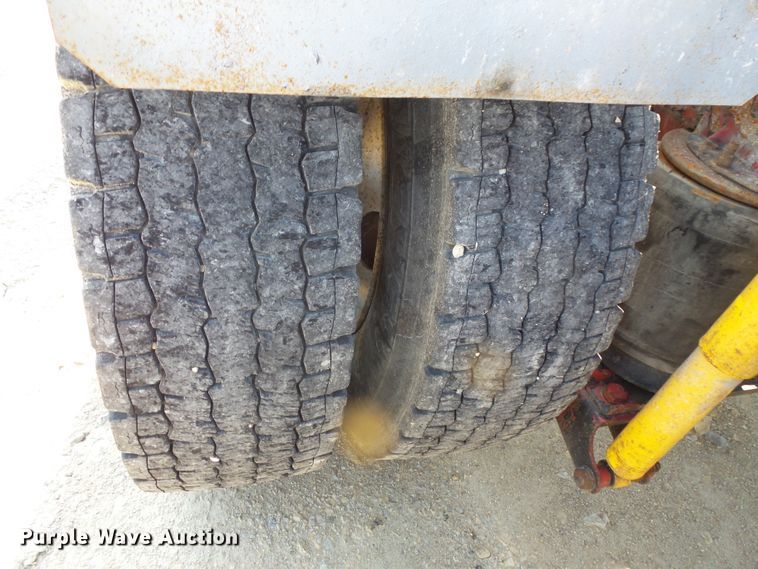 image for item FM9681 2006 Mack CHN613 semi truck