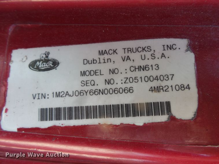 image for item FM9681 2006 Mack CHN613 semi truck
