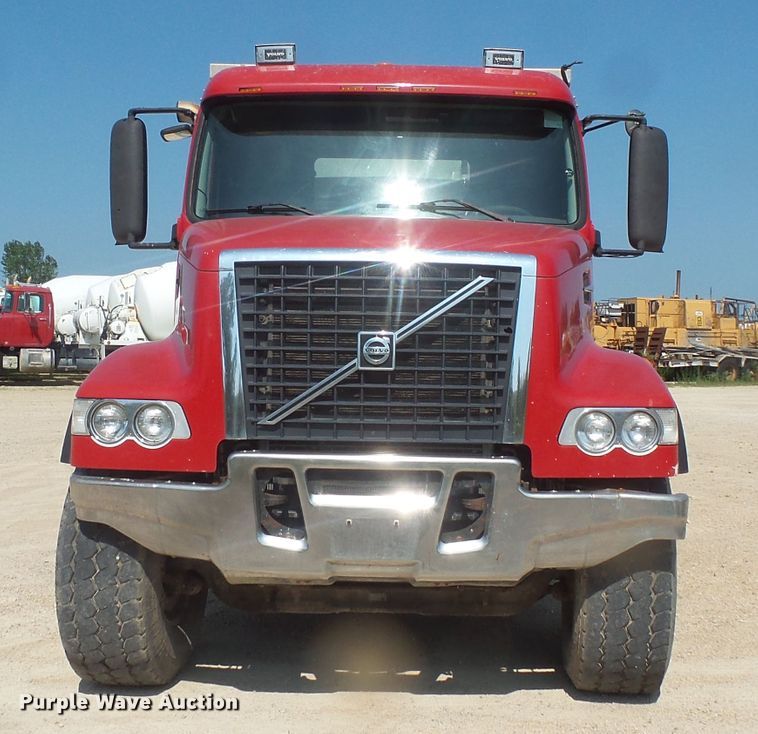 image for item FM9682 2006 Volvo VHD dump truck