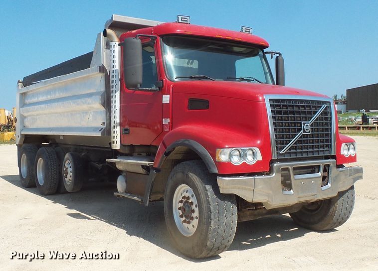image for item FM9682 2006 Volvo VHD dump truck