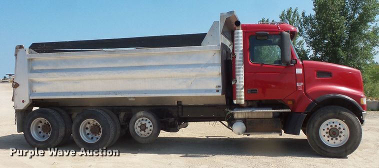 image for item FM9682 2006 Volvo VHD dump truck