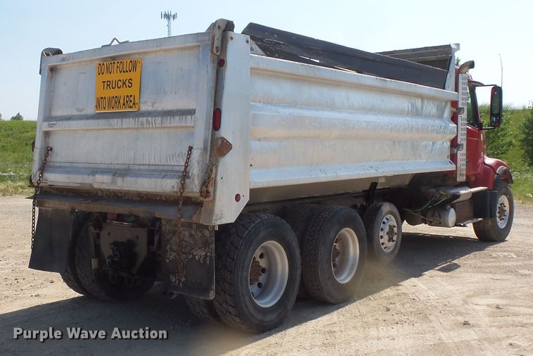 image for item FM9682 2006 Volvo VHD dump truck