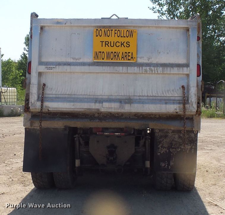 image for item FM9682 2006 Volvo VHD dump truck