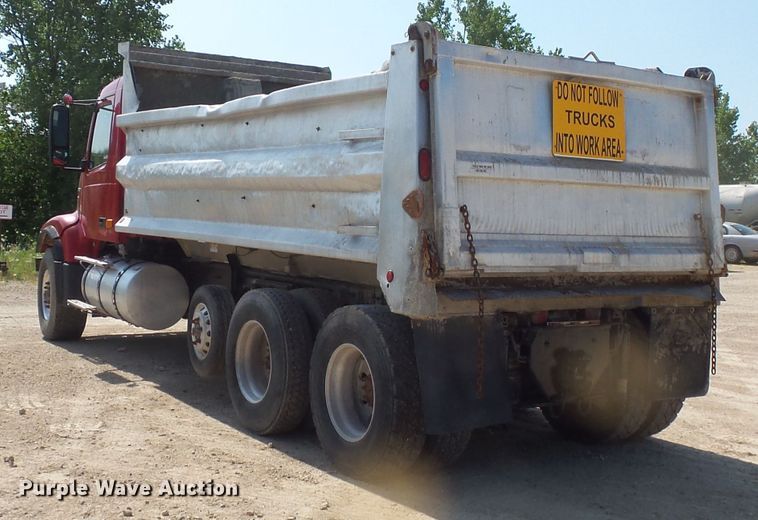 image for item FM9682 2006 Volvo VHD dump truck