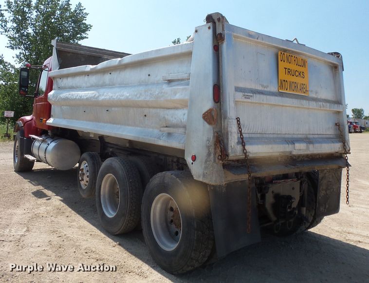 image for item FM9682 2006 Volvo VHD dump truck