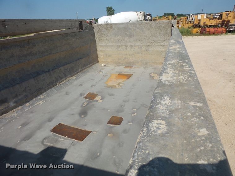 image for item FM9682 2006 Volvo VHD dump truck