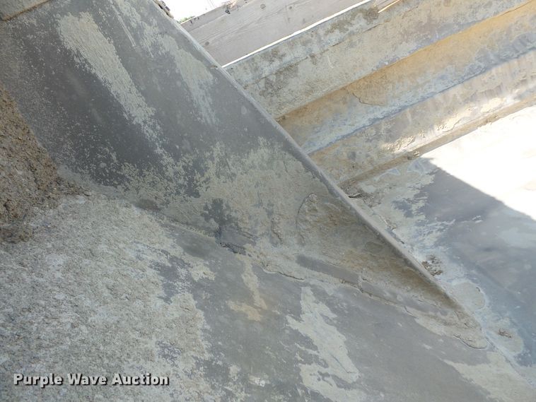 image for item FM9682 2006 Volvo VHD dump truck