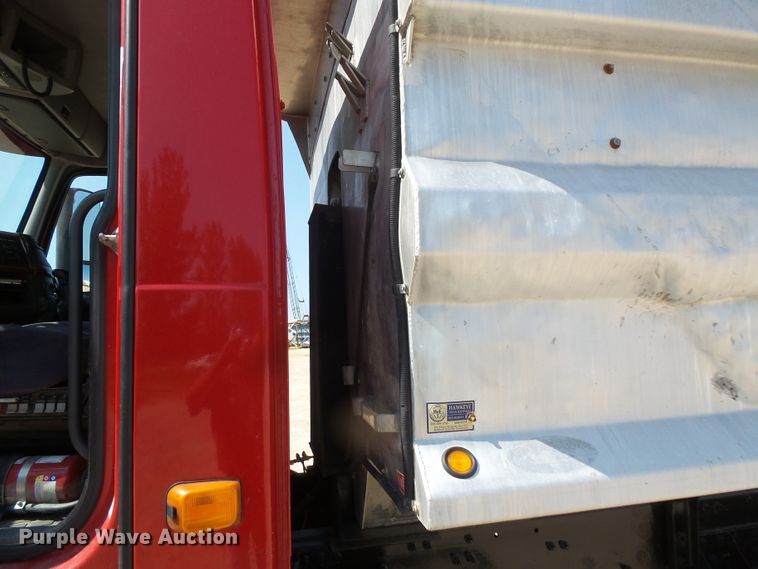 image for item FM9682 2006 Volvo VHD dump truck